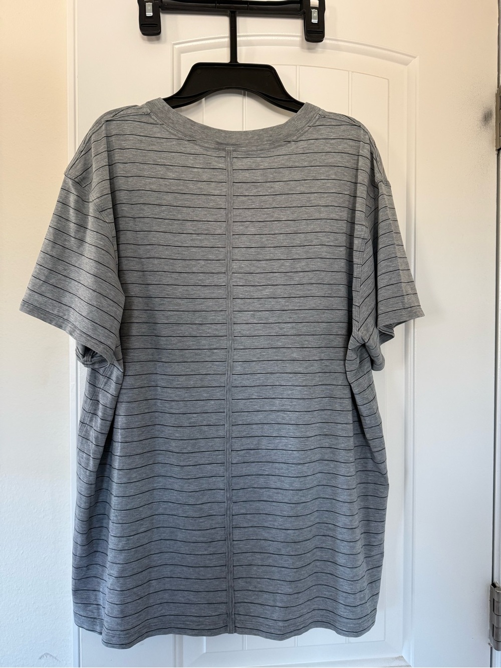 lululemon athletica Women's Grey Striped Short Sleeve Tee - Picture 2 of 3
